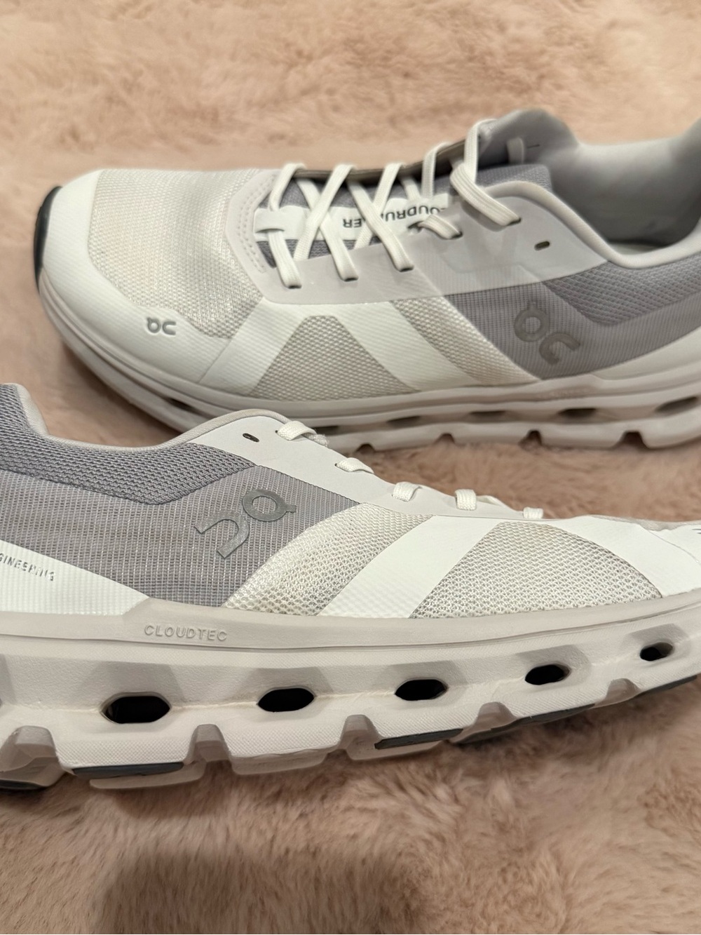 On Running Cloudrunner White Frost Mesh Sneakers Excellent Condition Women’s 10
